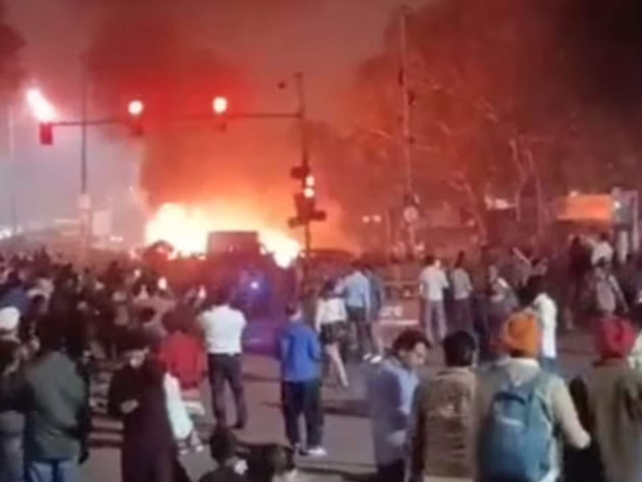 Delhi Blast: दिल्लीत स्फोट की हल्ला? 2 जणांचा मृत्यू, कारबद्दल पोलिसांनी दिली माहिती