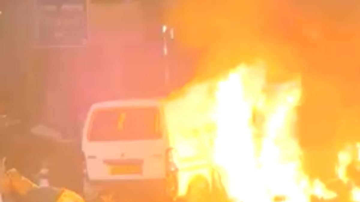 Delhi Car Explosion: दिल्लीत मोठा स्फोट, लाल किल्ला परिसरात कारमध्ये ...