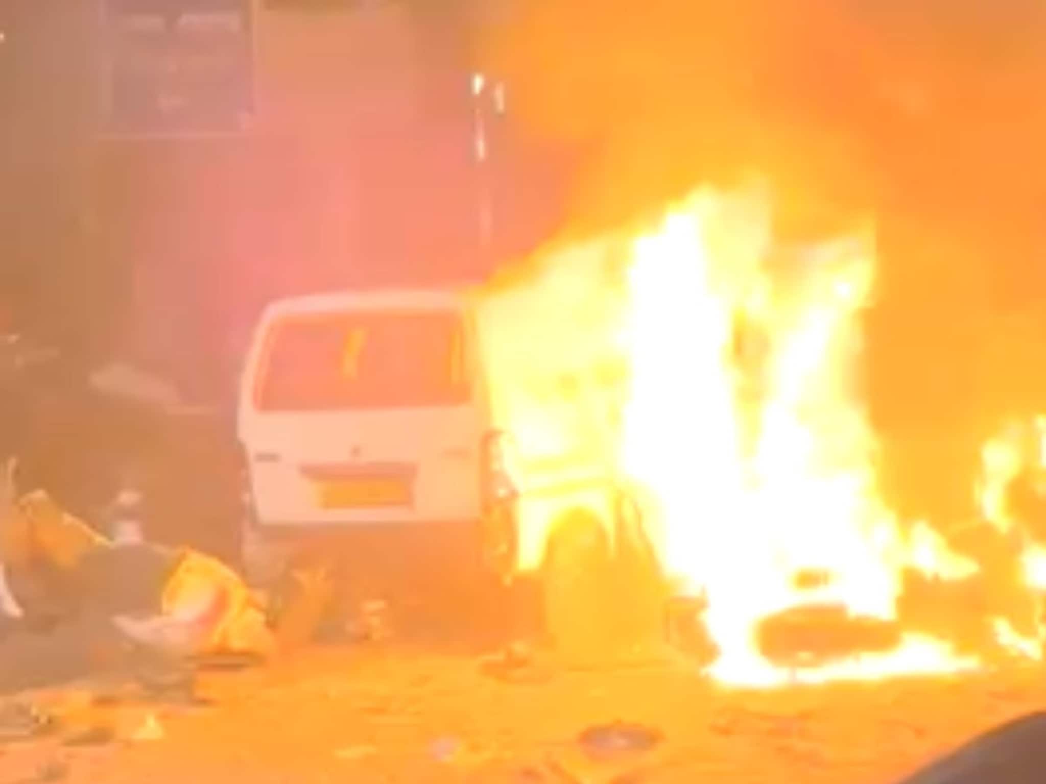 Delhi Car Explosion: दिल्लीत मोठा स्फोट, लाल किल्ला परिसरात कारमध्ये झाला ब्लास्ट; गाडीच्या चिंधड्या उडाल्या