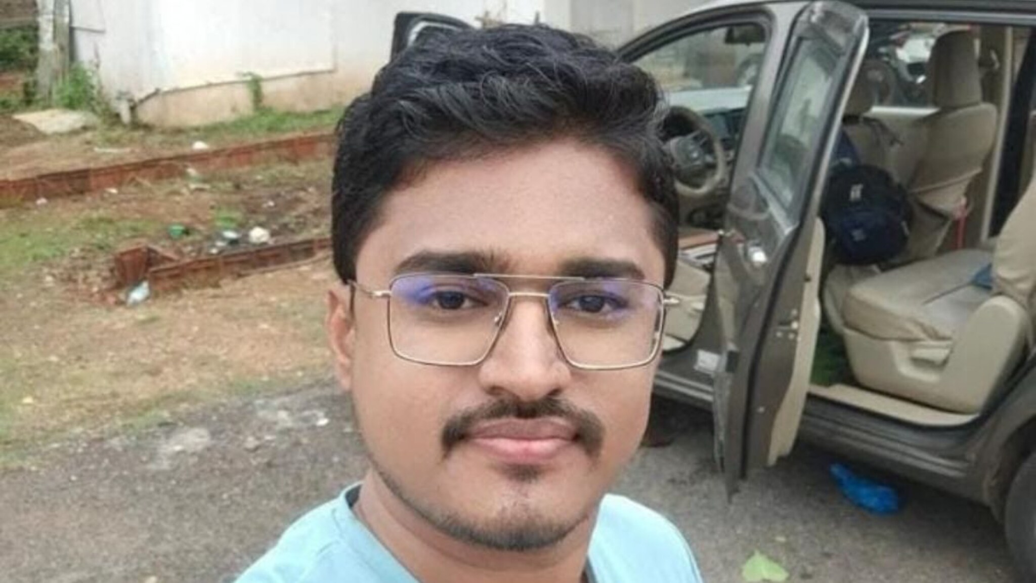 "आईला कडक शिक्षा द्या", सोलापुरात तरुण वकिलाने संपवलं जीवन, चिठ्ठीत जन्मदातीवर गंभीर आरोप