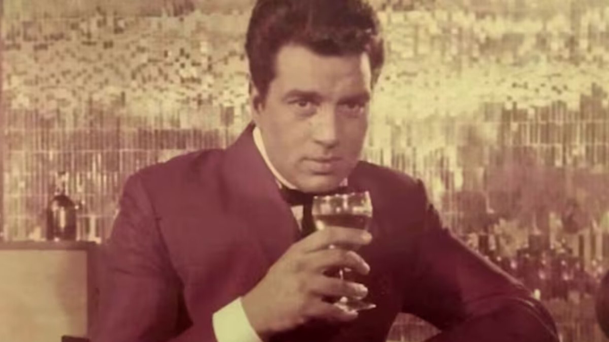 'एका दिवसात 12 बाटल्या... ' स्वत: सांगितला तो किस्सा; धर्मेंद्र यांना कोणती दारू सर्वात जास्त आवडायची?