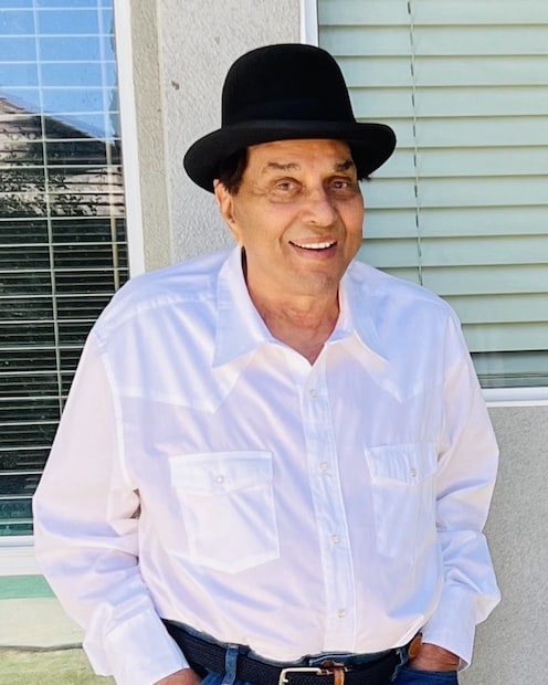 बॉलिवूडचे दिग्गज अभिनेते धर्मेंद्र अनेक दिवसांपासून रुग्णालयात दाखल आहेत. त्यांच्यावर मुंबईच्या ब्रीच कँडी रुग्णालयात उपचार सुरू आहेत. त्यांची प्रकृती चिंताजनक असल्याची माहिती समोर आली होती. 