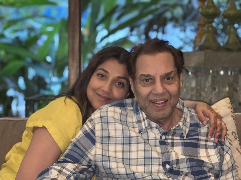 धर्मेंद्र यांची मोठी मुलगी अजीता हिने अमेरिकेत स्थायिक होण्याचा निर्णय घेतला. अजीता सध्या अमेरिकेत सायकॉलॉजीची प्रोफेसर म्हणून कार्यरत आहे. तिने किरण चौधरी नावाच्या भारतीय-अमेरिकन डेंटिस्टशी लग्न केले असून, त्यांना निकिता आणि प्रियांका चौधरी नावाच्या दोन मुली आहेत. अजीता अनेक वर्षांपासून परदेशात साधे आणि शांत जीवन जगत आहे.