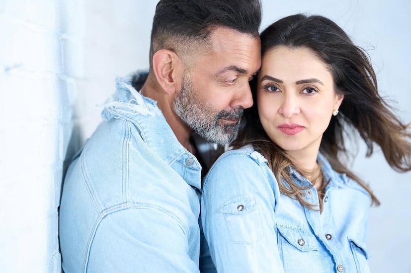 तान्या या प्रसिद्ध बँकर आणि व्यापारी दिवंगत देवेंद्र आहूजा यांच्या कन्या आहेत, जे सेंचुरियन बँकेचे प्रमोटर होते. देवेंद्र आहूजा यांच्या निधनानंतर तान्याला सुमारे ३०० कोटी रुपये किमतीची मालमत्ता आणि शेअर्स वारसा म्हणून मिळाले. एवढी मोठी संपत्ती असूनही, तान्याने इंटीरियर डिझायनर म्हणून स्वतःची वेगळी ओळख निर्माण करण्याचा निर्णय घेतला.