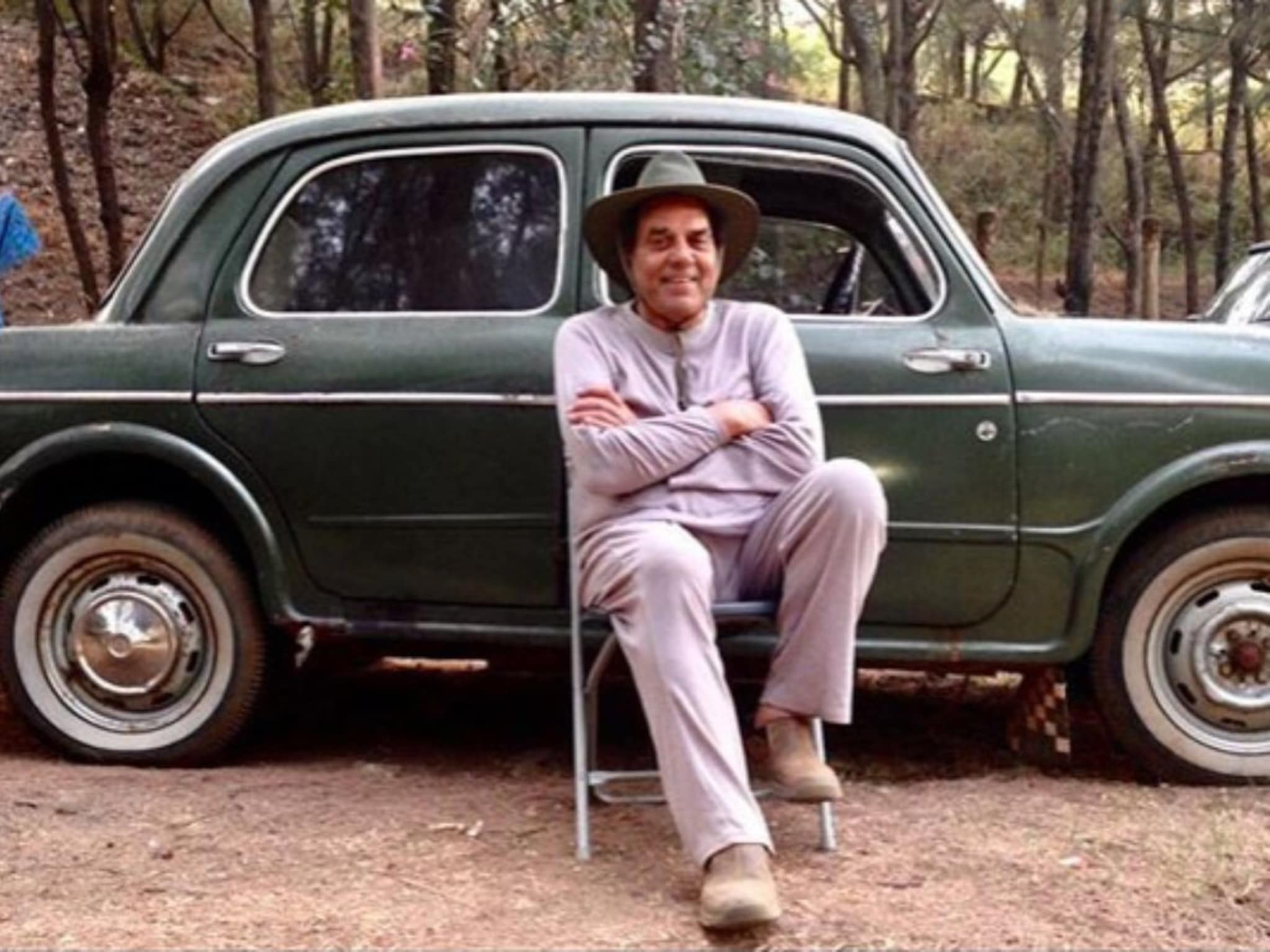 Dharmendra : धर्मेंद्र यांनी त्यावेळी फक्त 18000 रुपयांमध्ये घेतली कार, आजही आहे गॅरेजमध्ये!