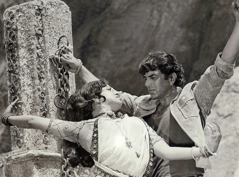 वडिलांना धर्मेंद्र यांच्याबद्दल कोणतीही अडचण नव्हती, पण हेमा यांचे नाव त्यांच्याशी जोडले जात होते, याचा त्यांना त्रास होता. अखेरीस, १९८० मध्ये हेमा मालिनी यांनी विवाहित असलेल्या धर्मेंद्र यांच्याशी लग्न केले.