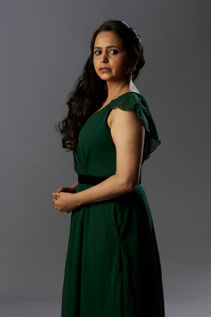 'अ परफेक्ट मर्डर' हे नाटक सुप्रसिद्ध चित्रपटकार सर अल्फ्रेड हिचकॉक यांच्या क्लासिक कथानकावर आधारित आहे. लेखक नीरज शिरवईकर आणि दिग्दर्शक विजय केंकरे यांनी त्याला मराठी रंगभूमीचा साज चढवला आहे. मूळ कथेचा आत्मा कायम ठेवून, मराठी संवेदनांना साजेसं रूपांतर करण्यात आलं आहे. 