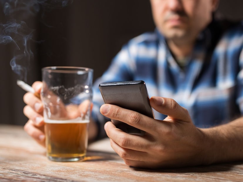 दारू विक्री कमी होण्याची इतर कारणेही आहेतकाही राज्यांमध्ये ड्राय स्टेट पॉलिसी,
हायवेवरील दारू दुकाने बंद
टॅक्स वाढ
महागाई
आरोग्याबद्दल जागरूकता इत्यादी