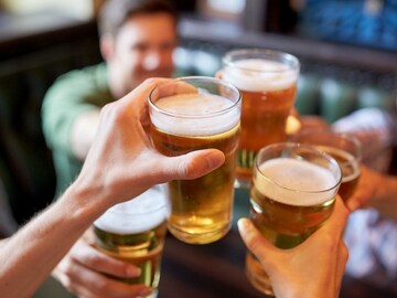 Free Alcohol : इथं दररोज फ्री मिळते दारू, तळीरामांसाठी बेस्ट ठिकाण! आहे कुठे?