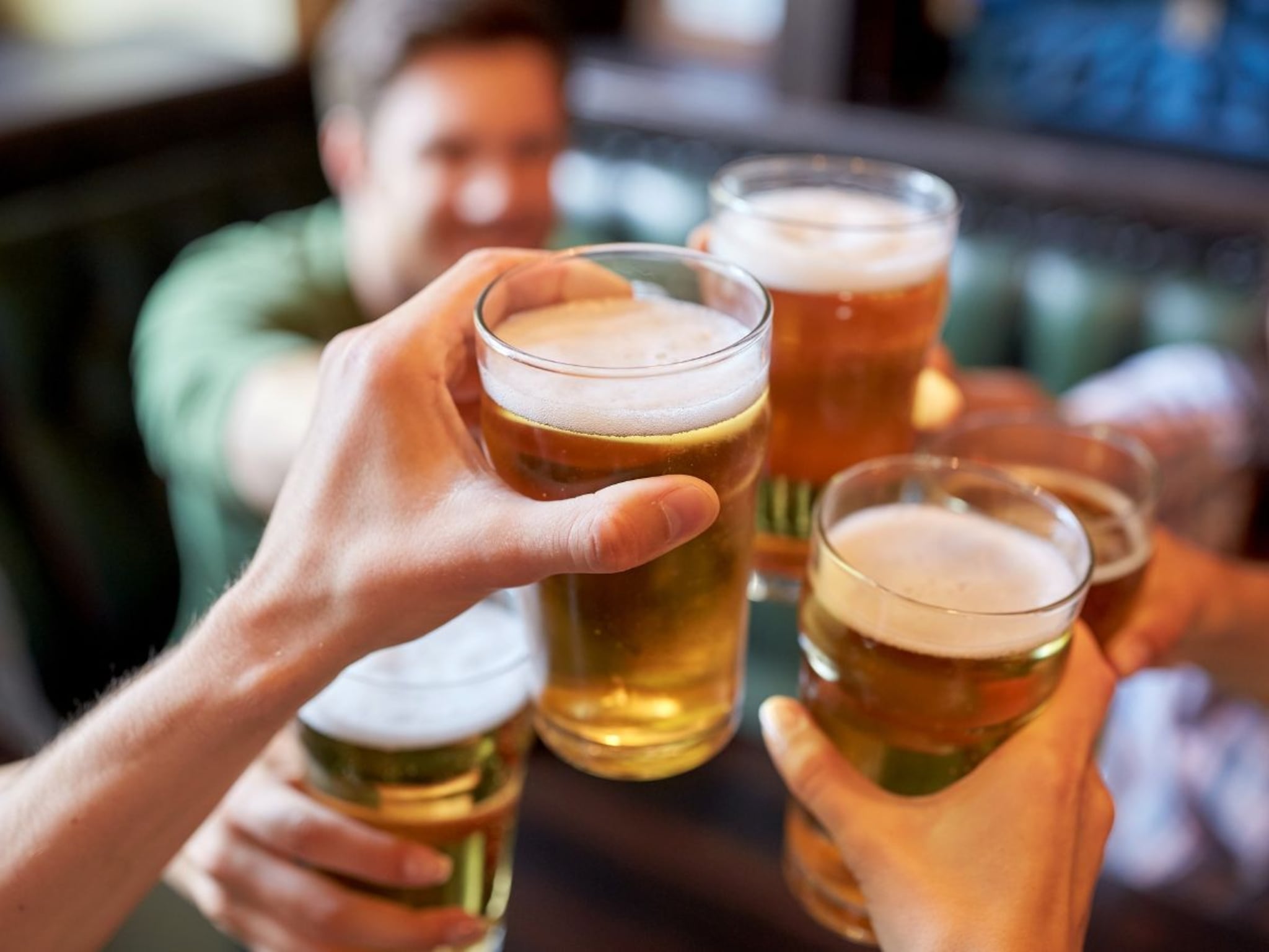 Alcohol Fact : वाईन, बिअर, व्हिस्की नंतर 'हे' पदार्थ खाऊ नका, चुकीचे Food Combo शरीराचे मोठे नुकसान करतात