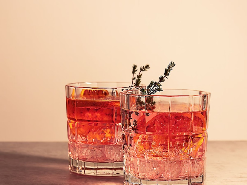 थंडीत व्हिस्की, रम, ब्रँडी किंवा रेड वाइन हे पर्याय योग्य ठरू शकतात, पण फक्त मर्यादित प्रमाणात. कारण आरोग्य आणि सुरक्षितता हेच सर्वात महत्त्वाचं आहे.