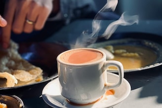 चहा बनवण्याची योग्य पद्धत कोणती? आल्याचा चहा बनवताना आधी दुध की आलं?