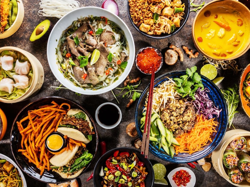 तिखट आणि मीठ (Salt) जास्त असलेले पदार्थ खाल्ल्याने तोंडाला एक तीव्र चव मिळते, ज्यामुळे दारूची चव कमी जाणवते आणि एकूण अनुभव अधिक मजेदार वाटतो. सुरुवातीला अनेक बार मालकांनी हा 'चकणा' प्रकार फक्त व्यवसाय वाढवण्यासाठी सुरू केला होता. तिखट-खारट स्नॅक्स खाल्ल्यावर लवकर तहान लागते, ज्यामुळे लोक आणखी दारू मागवतात.