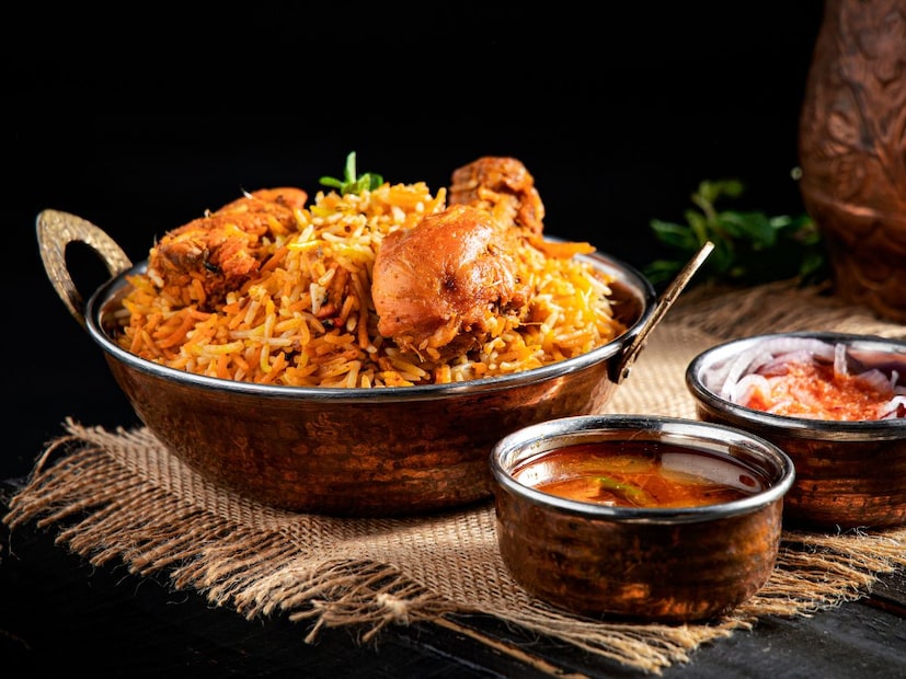 भारतात दारू पिणाऱ्यांच्या 'पार्टी'बद्दल बोलायचं झालं तर एक गोष्ट सगळ्यांना आवर्जून लागते तो म्हणजे 'चकणा'. आणि हा चकणा कसा असावा? असं जर कोणाला विचारलं तर 90 टक्के लोक तो तिखट, मसालेदार, झणझणी आणि चटपटीत असाच मागतील. जास्त तिखट, जास्त लिंबू किंवा चाट मसाला टाकून लोक तो मागतात. भारतात दारू पिणाऱ्यांच्या 'पार्टी'बद्दल बोलायचं झालं तर एक गोष्ट सगळ्यांना आवर्जून लागते तो म्हणजे 'चकणा'. आणि हा चकणा कसा असावा? असं जर कोणाला विचारलं तर 90 टक्के लोक तो तिखट, मसालेदार, झणझणी आणि चटपटीत असाच मागतील. जास्त तिखट, जास्त लिंबू किंवा चाट मसाला टाकून लोक तो मागतात.