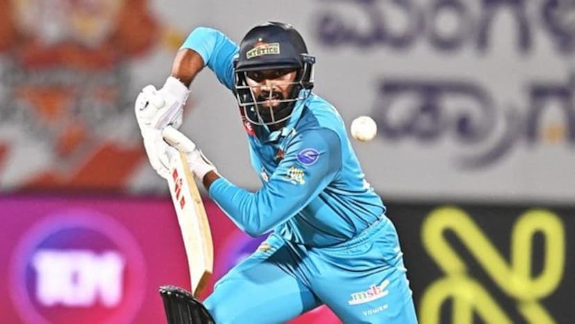 या डबल सेंच्युरीमुळे स्मरनने रणजी मोसमात आतापर्यंत 227 नाबाद, 54, 4, 220 नाबाद, 3, 77 आणि 10 अशा रन केल्या आहेत. स्मरनने त्याचं मागची डबल सेंच्युरी केरळविरुद्ध मंगळपुरममध्ये केली होती. स्मरनची पहिली डबल सेंच्युरी 7 सामन्यांपूर्वी पंजाबविरुद्ध बंगळुरूमध्ये आली होती.