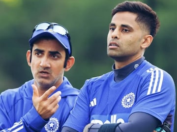 'हीच Playing XI परफेक्ट', सूर्याने ठणकावून सांगितलं, गंभीरच्या दोन्ही फेवरेटना टीमबाहेर काढलं! 'हीच Playing XI परफेक्ट', सूर्याने ठणकावून सांगितलं, गंभीरच्या दोन्ही फेवरेटना टीमबाहेर काढलं!