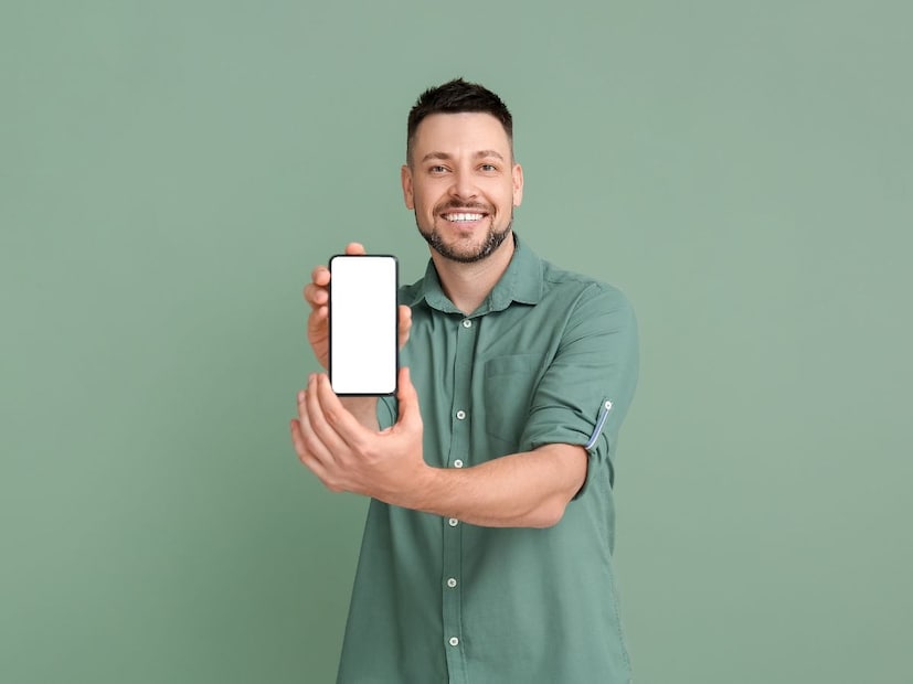 मोबाईल हा शब्द आपल्या दैनंदिन जीवनात इतका मिसळला आहे की कधी कधी आपण त्याचा मूळ अर्थ विसरून जातो. पण एक गोष्ट मात्र निश्चित. मोबिलिटीने आपल्या जगण्याचा वेगच बदलून टाकला आहे. कुठेही, कधीही, कोणत्याही गोष्टीशी connect होण्याचं स्वातंत्र्य आपल्याला मोबाईलने दिलं आहे आणि म्हणूनच मोबाईल हा फक्त फोन नाही, तर एक Lifestyle आहे, एक Freedom आहे, आणि भविष्याचा पाया आहे.