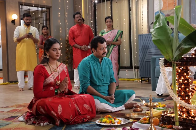 गुरुवार आला की सगळ्यांचं लक्ष हे टीआरपीकडे लागून असतं. समर आणि स्वानंदीची जोडी प्रेक्षकांना आवडली असून तेजश्री प्रधानचं झी मराठीवरील कमबॅक हिट ठरलं आहे. 'वीण दोघांतली ही तुटेना' ही मालिका या आठवड्यात 4 TVR रेटिंगसह अव्वल ठरली आहे. 7.30 ते 8 या वेळेत या मालिकेला 4 TVR रेटिंग मिळालं आहे.