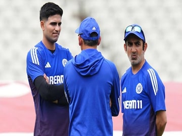 गिल बाहेर, सीरिज गमावण्याची भीती... दुसऱ्या टेस्टआधी गंभीरने टीममध्ये बोलवून घेतला 'रायजिंग स्टार'! गिल बाहेर, सीरिज गमावण्याची भीती... दुसऱ्या टेस्टआधी गंभीरने टीममध्ये बोलवून घेतला 'रायजिंग स्टार'!