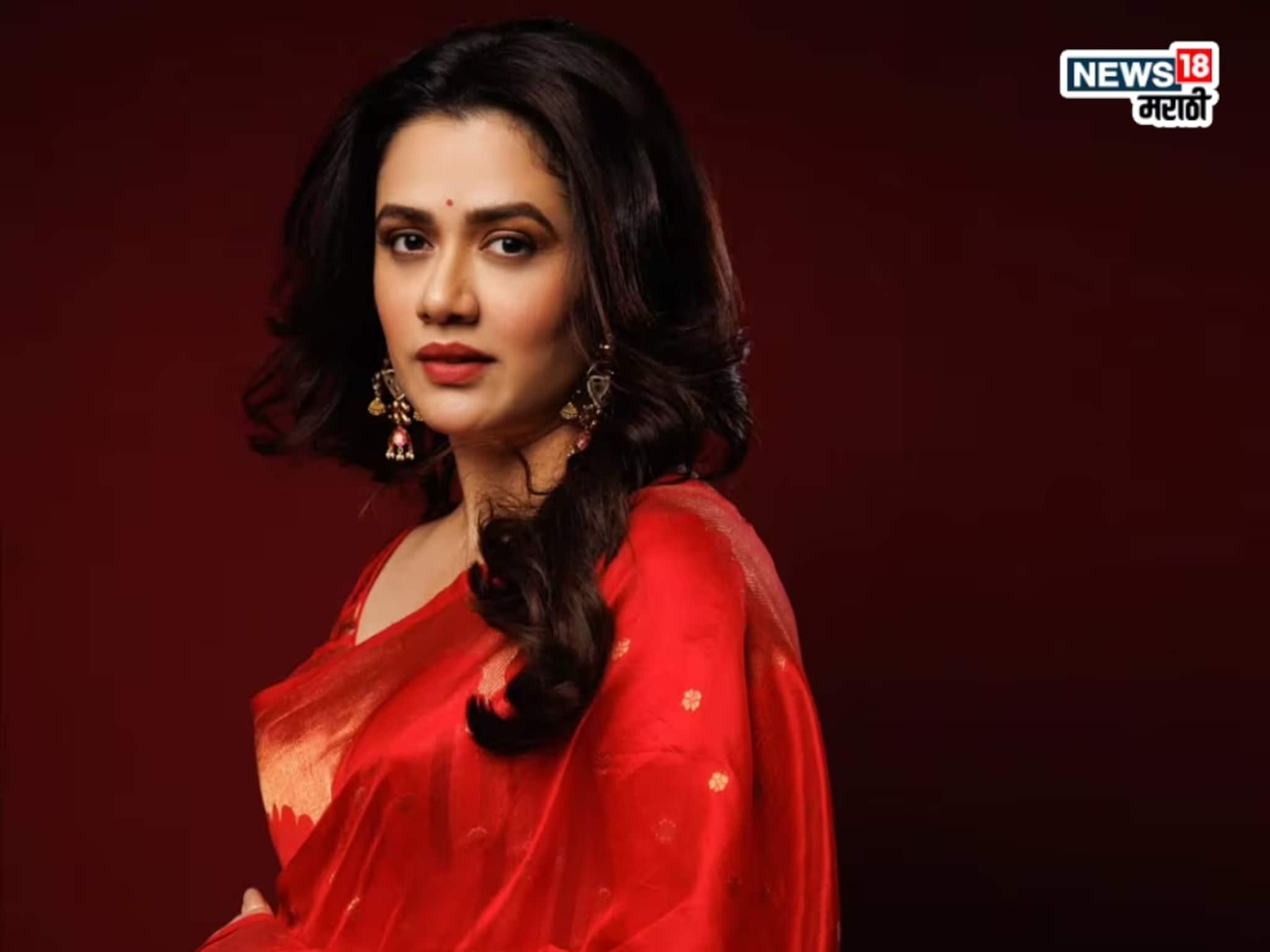 Girija Oak Trending : 'ती' निळी साडी अन् गिरिजा ओक बनली 'नॅशनल क्रश'! महाराष्ट्राची लेक इंटरनेटवर ट्रेंडिग