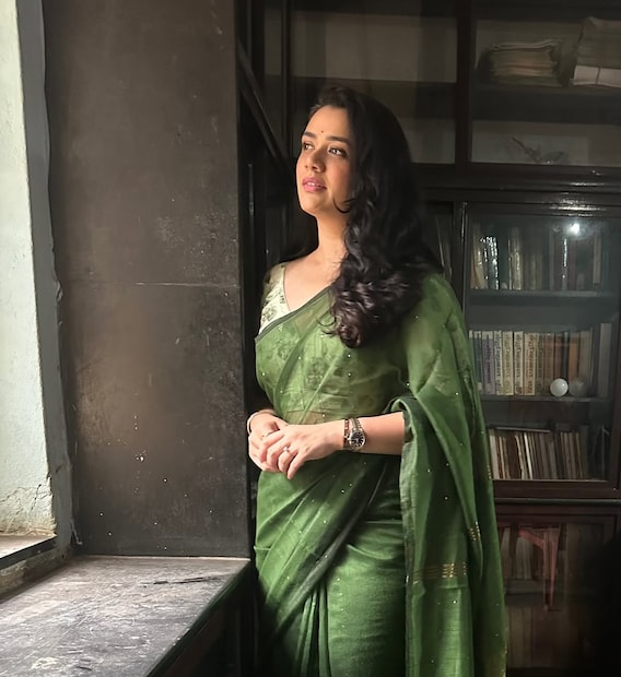  "मला इतकं वाईट वाटलं की, आपण इतके असहनशील कसे असू शकतो. हे खूप सॅड आहे. हे लोक रस्त्यावर का असतात, हे लोक काम का करत नाही, असे प्रश्न विचारतात. कोण देतं या लोकांना काम. त्यांचा खरंच प्रोब्लेम आहे", असंही गिरीजानं सांगितलं.