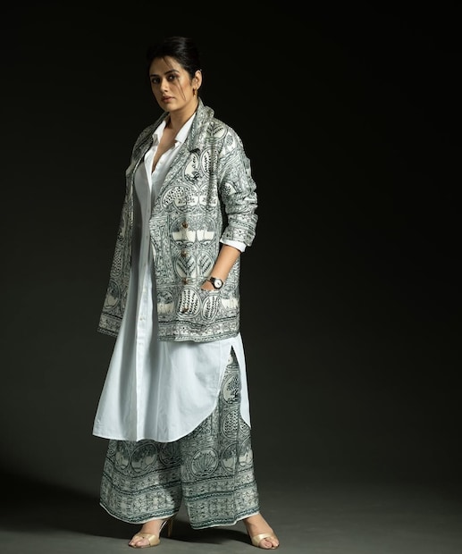 आधी तिला फक्त शारीरिकदृष्ट्या काहीतरी बिघडल्यासारखे वाटले. ती फॅमिली डॉक्टरकडे गेली. पण डॉक्टरांनी तिला मानसोपचार तज्ज्ञांना भेटण्याचा सल्ला दिला. वयाच्या सतरा वर्षांची असताना तिने पहिल्यांदा थेरपिस्टला भेटून थेरपी घेतली, असे तिने सांगितले.