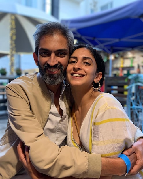 मृण्मयीने 'चि. व चि.सौ.कां.' या चित्रपटातून मोठ्या पडद्यावर पदार्पण केले असून अनेक चित्रपटांमध्ये काम केले आहे. याशिवाय ती तरुणांमध्ये खूप लोकप्रिय असलेल्या 'भाडिपा' या डिजिटल प्लॅटफॉर्मवरील 'आई आणि मी' या व्हिडिओ मालिकेत 'जुई'च्या भूमिकेत दिसते.