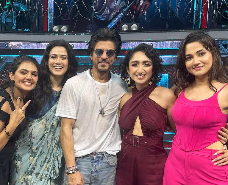 दरम्यान, या चित्रपटात शाहरुखसोबत काम करण्याच्या अनुभवाबाबत गिरिजा भरभरून बोलली होती. तिने केवळ शाहरुखच्या कामाबद्दलच नाही, तर तो किती चांगला व्यक्ती आहे याबाबतही मोठा खुलासा केला.