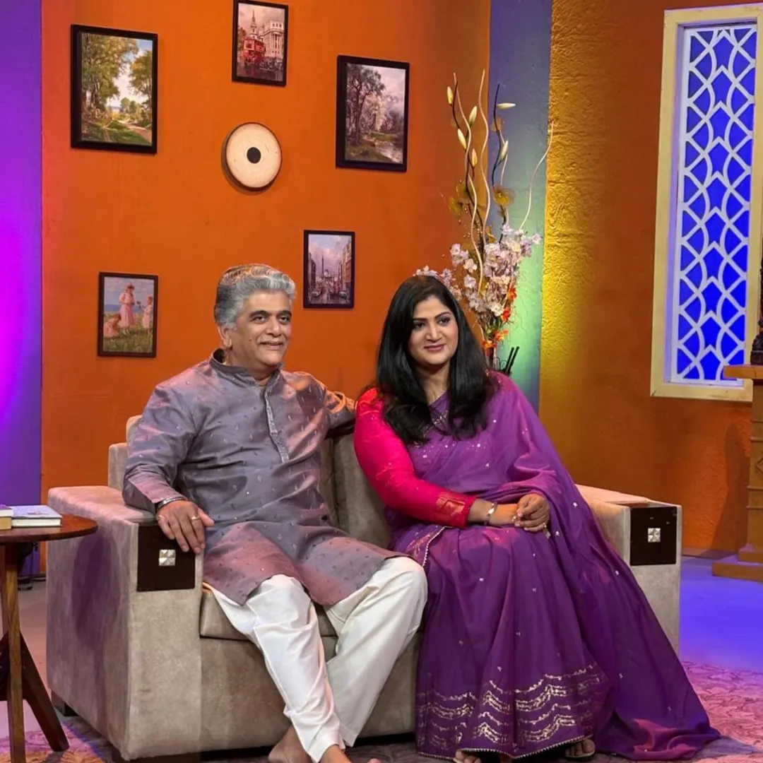 या निमित्ताने त्यांनी पत्नी पल्लवी ओक यांच्यासह संकर्षण कऱ्हाडेच्या 'आम्ही खारे खवय्ये' या कार्यक्रमात हजेरी लावली होती. यावेळी त्यांनी त्यांच्या दुसऱ्या लग्नाचा अतिशय नाट्यमय आणि रोचक किस्सा उलगडला.