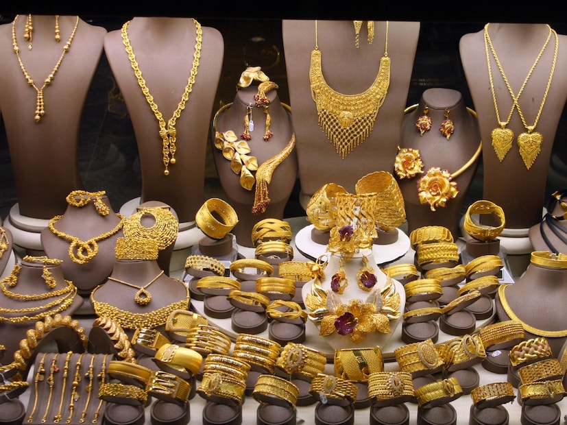 पर्यटन प्रोत्साहन (Tourism Promotion): भूतानला भेट देणाऱ्या आंतरराष्ट्रीय पर्यटकांना शुल्क-मुक्त (Duty-Free) सोन्याची खरेदी करण्याची परवानगी आहे. हा विशेष नियम भूतान सरकारने देशात पर्यटन वाढवण्यासाठी केलेली एक योजना आहे.