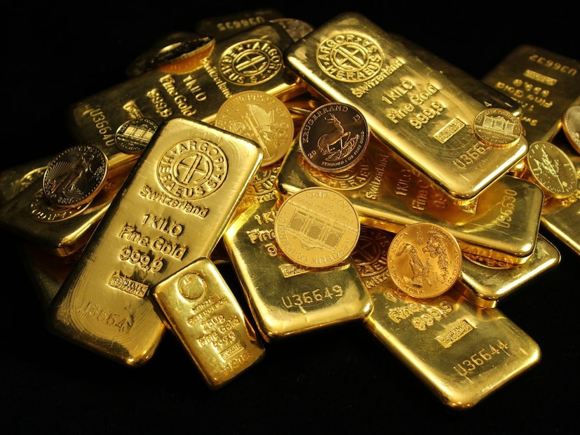 पण हल्ली भारतात सोन्याचे भाव गगनाला भिडले आहेत आणि सोनं हे लोकांच्या आवाकाबाहेर गेलं आहे. त्यामुळे लोक आता वेगवेगळ्या देशातून सोनं आणू शकतो का? अशा विचारात आहेत.