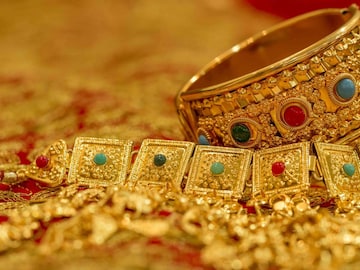 दुबई विसरुन जा, भारताच्या 'या' शेजारील देशात ही मिळतं स्वस्त सोनं, सांगा नाव दुबई विसरुन जा, भारताच्या 'या' शेजारील देशात ही मिळतं स्वस्त सोनं, सांगा नाव