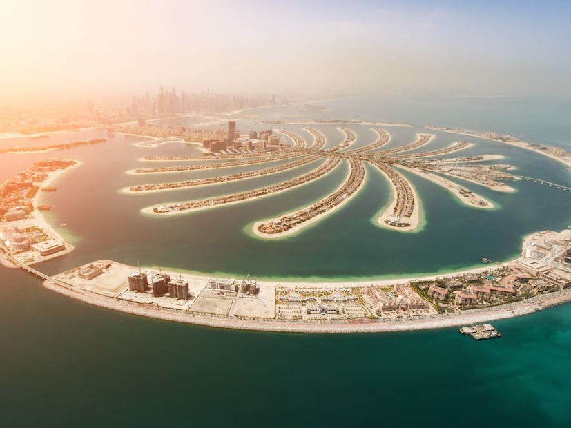 कमी किंमतीत सोनं आणायचं झालं तर लोकांना सर्वात आधी आठवतो तो दुबई. पण तुम्हाला माहितीय का की भारताच्या शेजारी असा एक देश आहे जिथे सोनं खूप स्वस्त आहे?