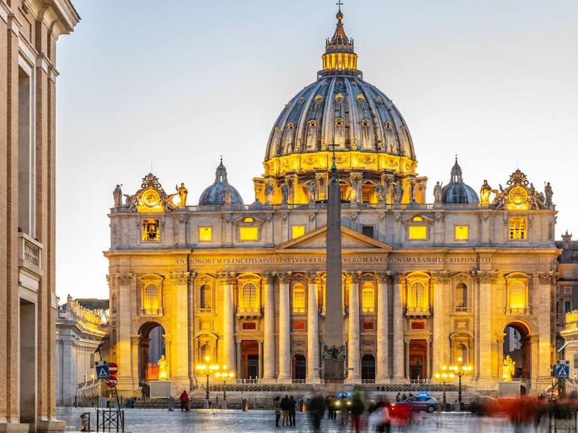 येथे कायमस्वरूपी जेलची गरजच नाहीव्हॅटिकन सिटीमध्ये कोणतेही कायमस्वरूपी जेल किंवा तुरुंग नाही. या देशात केवळ काही तात्पुरत्या वापरासाठी 'प्री-ट्रायल डिटेंशन सेल' (Pre-Trial Detention Cell) उपलब्ध आहेत, जे खूपच मर्यादित कालावधीसाठी वापरले जातात.