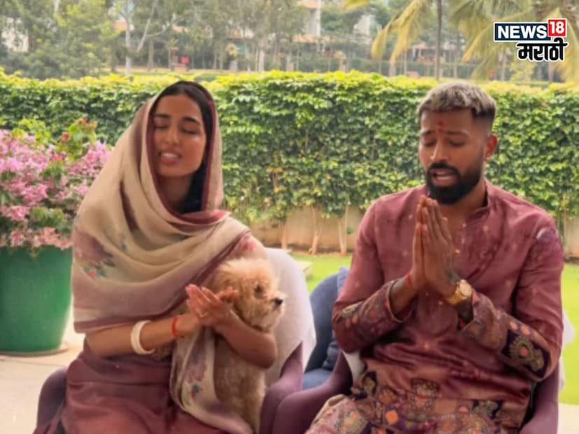 हार्दिक पांड्याने आधी गर्लफ्रेंडबरोबर पूजा केली. त्यानंतर जीममध्ये दोघांचा रोमान्स पाहायला मिळाला.  पांड्याने त्याच्या गर्लफ्रेंडला थेट कडेवर घेतलं आहे. पांड्या आणि त्याच्या गर्लफ्रेंडचा हा फोटो सोशल मीडियावर तुफान व्हायरल झाला आहे. 