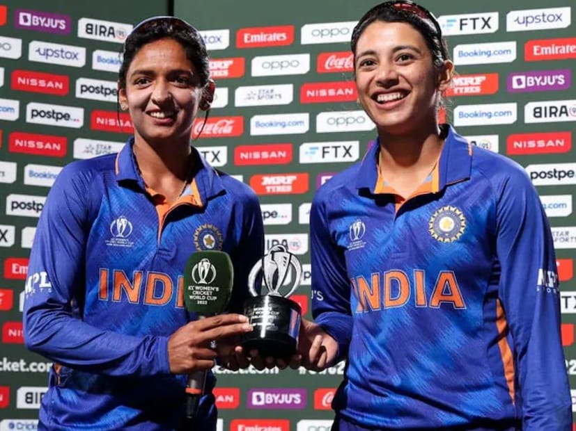 त्यामुळे सेंट्रल कॉन्ट्रॅक्टनुसार रोहित विराटच्या तुलनेत हरमनप्रीत आणि स्मृती मानधानाला खूपच कमी रक्कम मिळते. 