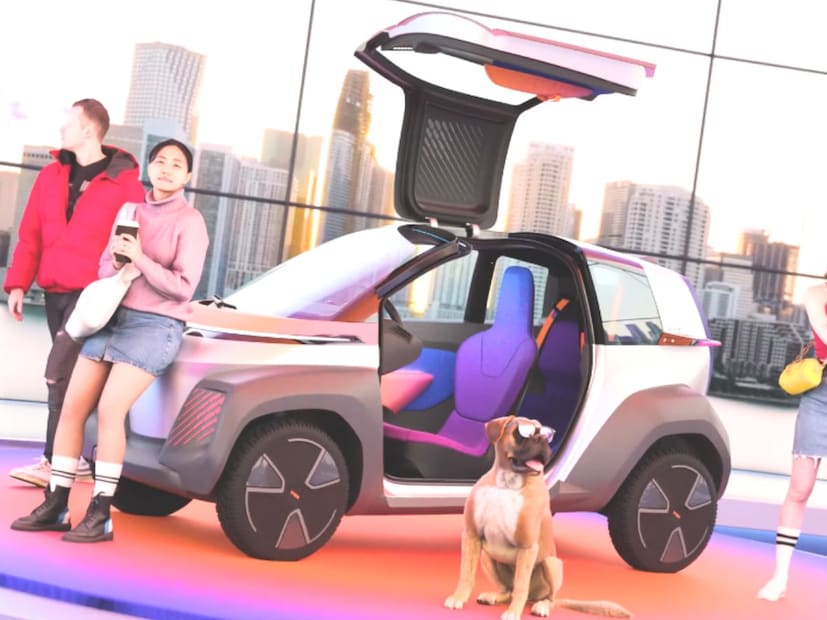 Hero VIDA Novus NEX 3 मध्ये डाव्याबाजूने डोअर दिल्यामुळे तिथूनच कारमध्ये तुम्हाला एंट्री करता येईल. कारमध्ये दोन जणांना आरामात बसता येईल इतकी जागा आहे