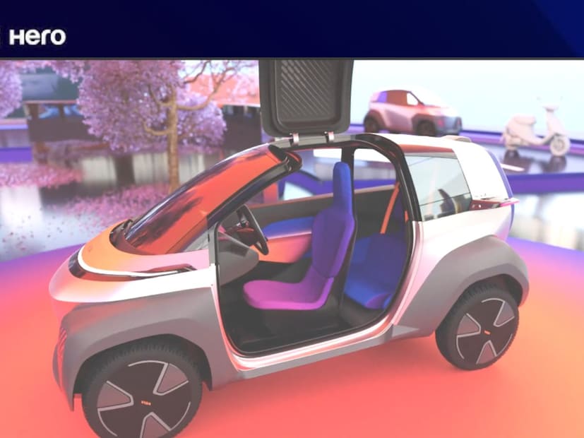 Hero VIDA Novus NEX 3 ही एक पूर्णपणे कारसारखीच डिझाईन आहे. यामध्ये कार स्टेअरिंग आहे. गमंत म्हणजे, डाव्याबाजूने एकच डोअर दिला आहे. 