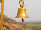 देवाला नमस्कारापूर्वी घंटा वाजवायची का नंतर? घंटा वाजवण्याचेही असतात नियम