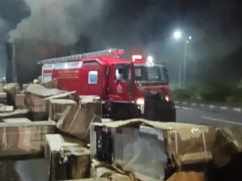 त्यानंतर चालकाने तात्काळ कंटेनर थांबवून चालक केबिनच्या बाहेर पडला. परंतु ही आग भडकल्या गेली. सुदैवाने या घटनेमध्ये चालकाला काही इजा झाली नाही. 