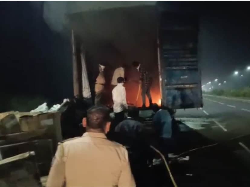 दिल्लीहून चेन्नईकडे फ्रिजची वाहतूक करणाऱ्या या कंटेनरच्या केबिनमध्ये अचानक आग लागल्याचे चालकाच्या लक्षात आलं. 