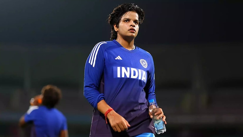 विश्वचषक अंतिम सामन्याबद्दल बोलायचे झाले तर , उपांत्य फेरीतून आलेल्या शफाली वर्माने टीम इंडियासाठी अपवादात्मक कामगिरी केली. तिने अंतिम सामन्यात 87 धावा केल्या, त्यानंतर दीप्ती शर्माने 58 धावा केल्या. 299 धावांचे लक्ष्य ठेवून भारताच्या महिला संघाने दक्षिण आफ्रिकेला 246 धावांत गुंडाळले.