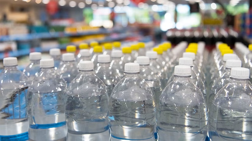 म्हणूनच जुन्या बाटल्या कधीकधी दुर्गंधीयुक्त असतात किंवा पाण्याची चव विचित्र असते. हे पाणी पिल्याने पोटदुखी, अतिसार किंवा संसर्ग देखील होऊ शकतो. पाणी स्वतः नाशवंत नसते, परंतु त्याची साठवणूक पद्धत आणि कंटेनर त्याची सुरक्षितता ठरवतात.