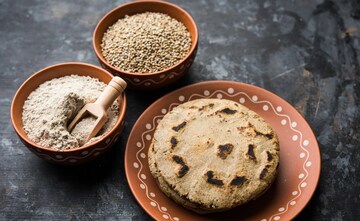 ना तुटणार, ना फाटणार, बाजरीची भाकरी बनेल एकदम गोल, पटकन नोट करा 'या' 2 ट्रिक्स