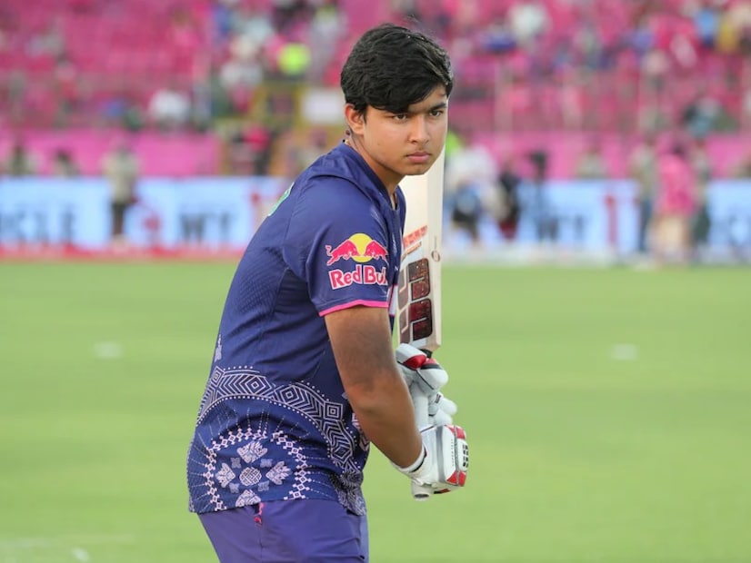 वैभव सूर्यवंशीने रणजी ट्रॉफीमध्येही आक्रमक फलंदाजी केली. तथापि, सूर्यवंशीचे शतक 7 धावांनी हुकले. जर त्याने असे केले असते तर तो प्रथम श्रेणी क्रिकेटमध्ये शतक झळकावणारा सर्वात तरुण फलंदाज ठरला असता.