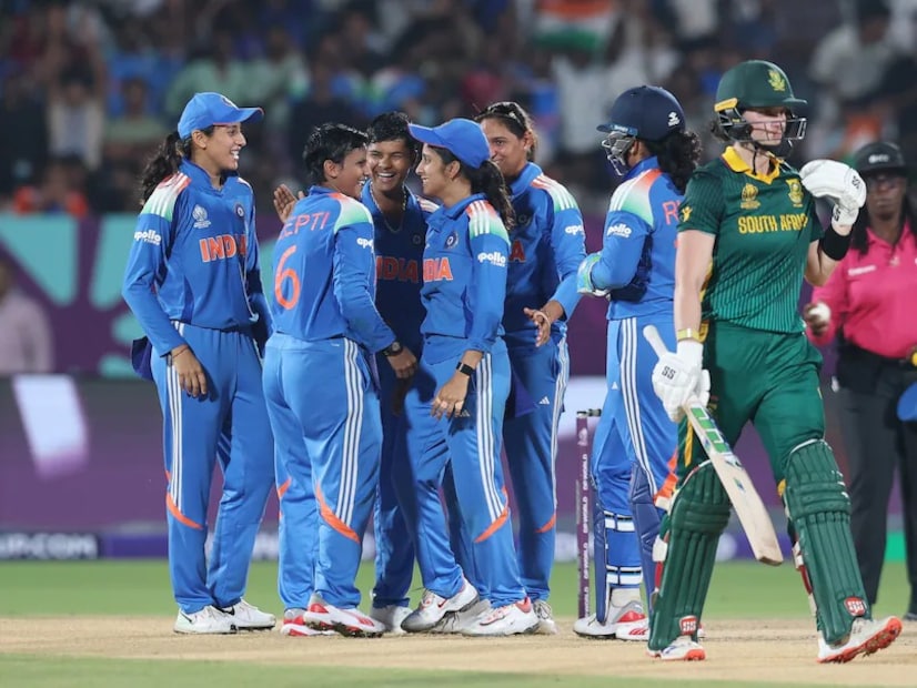 भारत आणि साऊथ आफ्रिका या दोन्ही संघासाठी हा सामना खूप महत्वाचा होता पण वूमन्स टीम इंडियाने उत्तम कामगिरी करत वर्ल्ड कप फायनलमध्ये बाजी मारली आणि कप भारताच्या नावे केला.