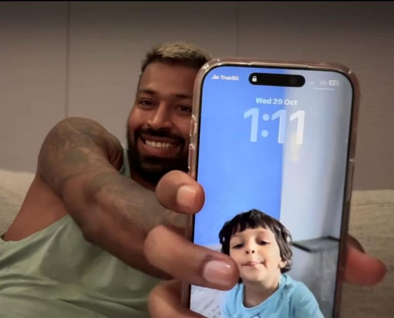 काही फोटोंमध्ये हार्दिक आणि माहिका एकमेकांच्या खूप जवळ दिसत आहेत. यादरम्यान आठवणीने हार्दिक पंड्या याने मुलगा अगस्त्य याचेही फोटो शेअर केले. गर्लफ्रेंड माहिका हिच्यासोबत असताना देखील हार्दिक पंड्याला मुलाची आठवण येत असल्याचे फोटोवरून दिसत आहे.