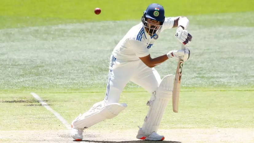 केएल राहुल - आयपीएलमध्ये स्वतःच फॉर्म सिद्ध करत राहुलने सर्वांची तोंड बंद केली होती पण, साउथ आफ्रिकेविरुद्ध राहुलची बॅट काही खास कामगिरी करू शकली नाही. राहुल स्वस्तात बाद झाला. त्याने 40 बॉल मध्ये फक्त 19 रन्स केले.