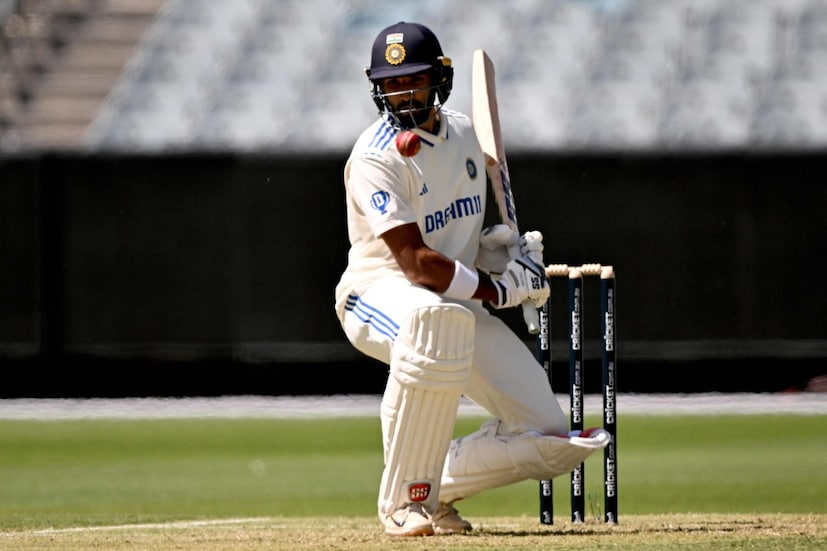 देवदत्त पड्डीकल - आरसीबीचा हिरो, आणि संपूर्ण IPL मध्ये उत्तम कामगिरी करणारा देवदत्त पड्डीकल देखील साउथ आफ्रिकेविरुद्ध फ्लॉप ठरला. त्याने 12 बॉल्समध्ये 5 रन्स केले आणि तो बाद झाला.