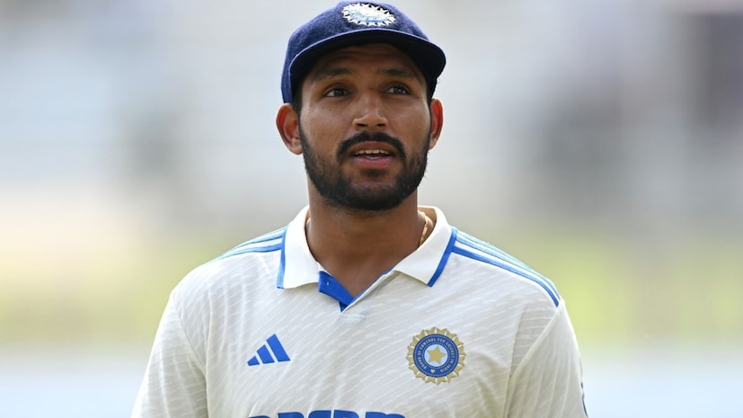 तरुण ध्रुव जुरेलने शतक झळकावून टीम इंडियासाठी आपला दावा मजबूत केला आहे. जेव्हा ध्रुव जुरेल फलंदाजीसाठी आला तेव्हा टीम इंडिया खूप अडचणीत होती.